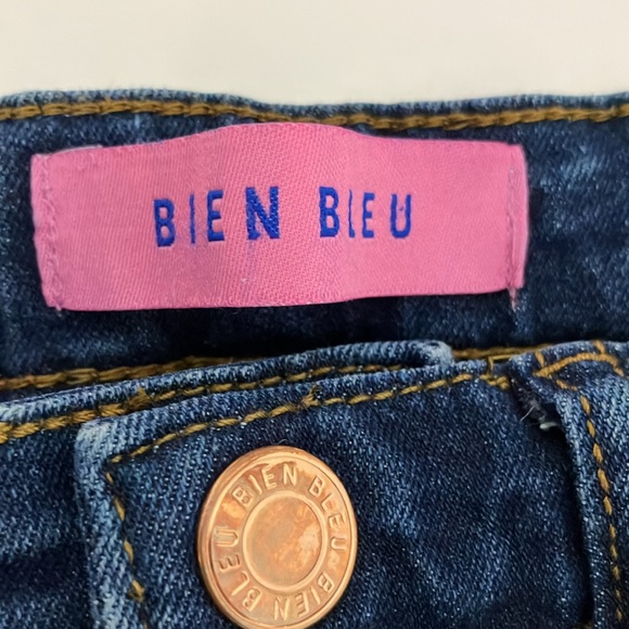 Girls Size 6 Jeans. Stretchy, skinny jeans. Like new. - Picture 2 of 6